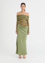 Load image into Gallery viewer, Benni Yasmin Off-Shoulder Maxi Dress - Pistachio
