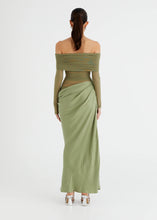 Load image into Gallery viewer, Benni Yasmin Off-Shoulder Maxi Dress - Pistachio
