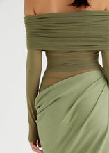 Load image into Gallery viewer, Benni Yasmin Off-Shoulder Maxi Dress - Pistachio
