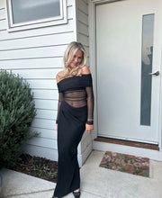 Load image into Gallery viewer, Benni Yasmin Off-Shoulder Maxi Dress - Black
